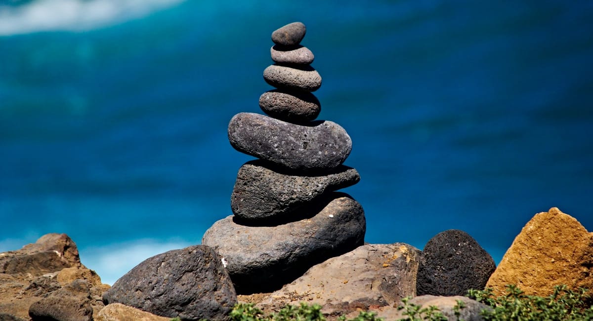 The illustration shows a stone pyramid against the backdrop of the sea within the stock loan market